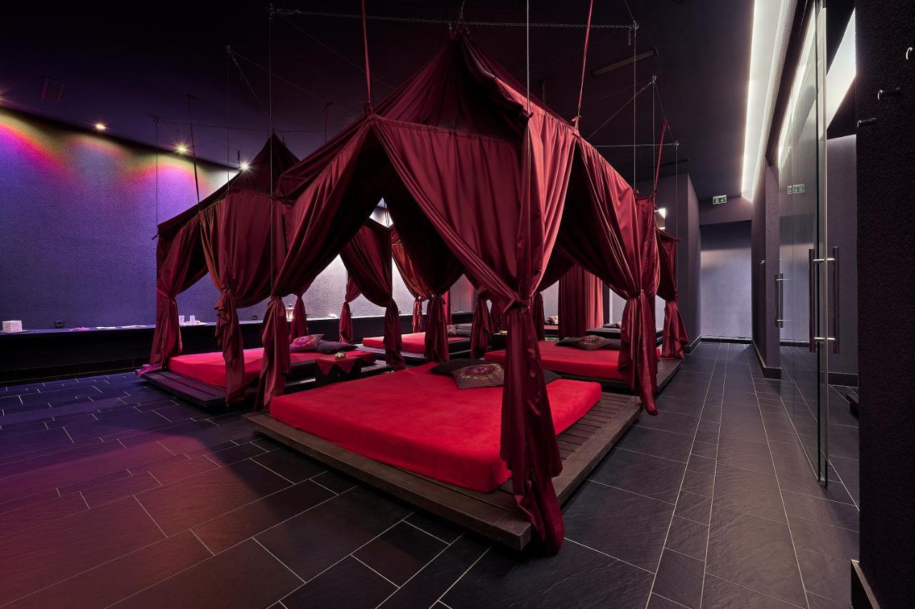 Falkensteiner Hotel & Spa Iadera Petrcane Ngoại thất bức ảnh The interior of the nightclub
