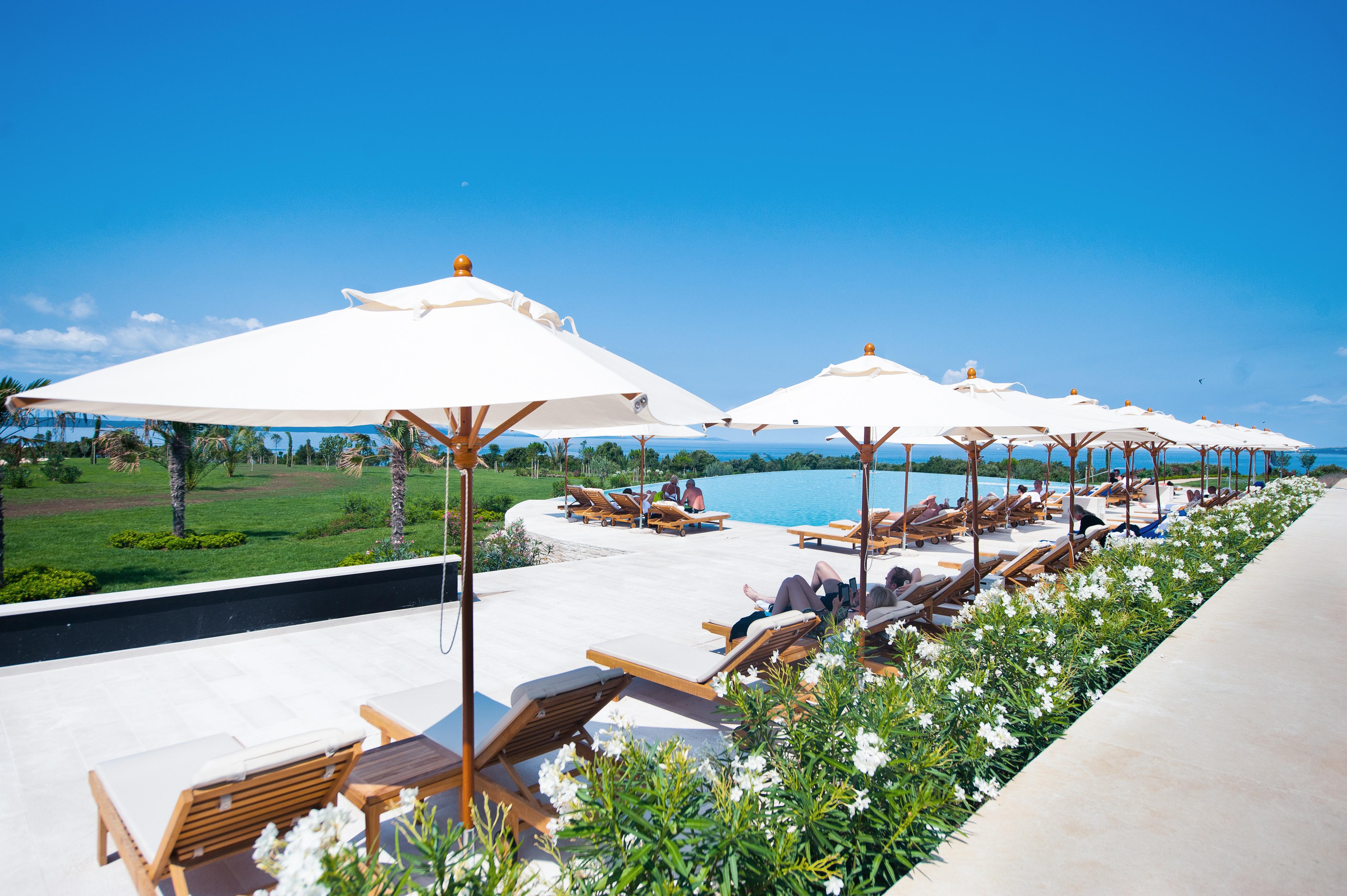 Falkensteiner Hotel & Spa Iadera Petrcane Ngoại thất bức ảnh The pool at the hotel