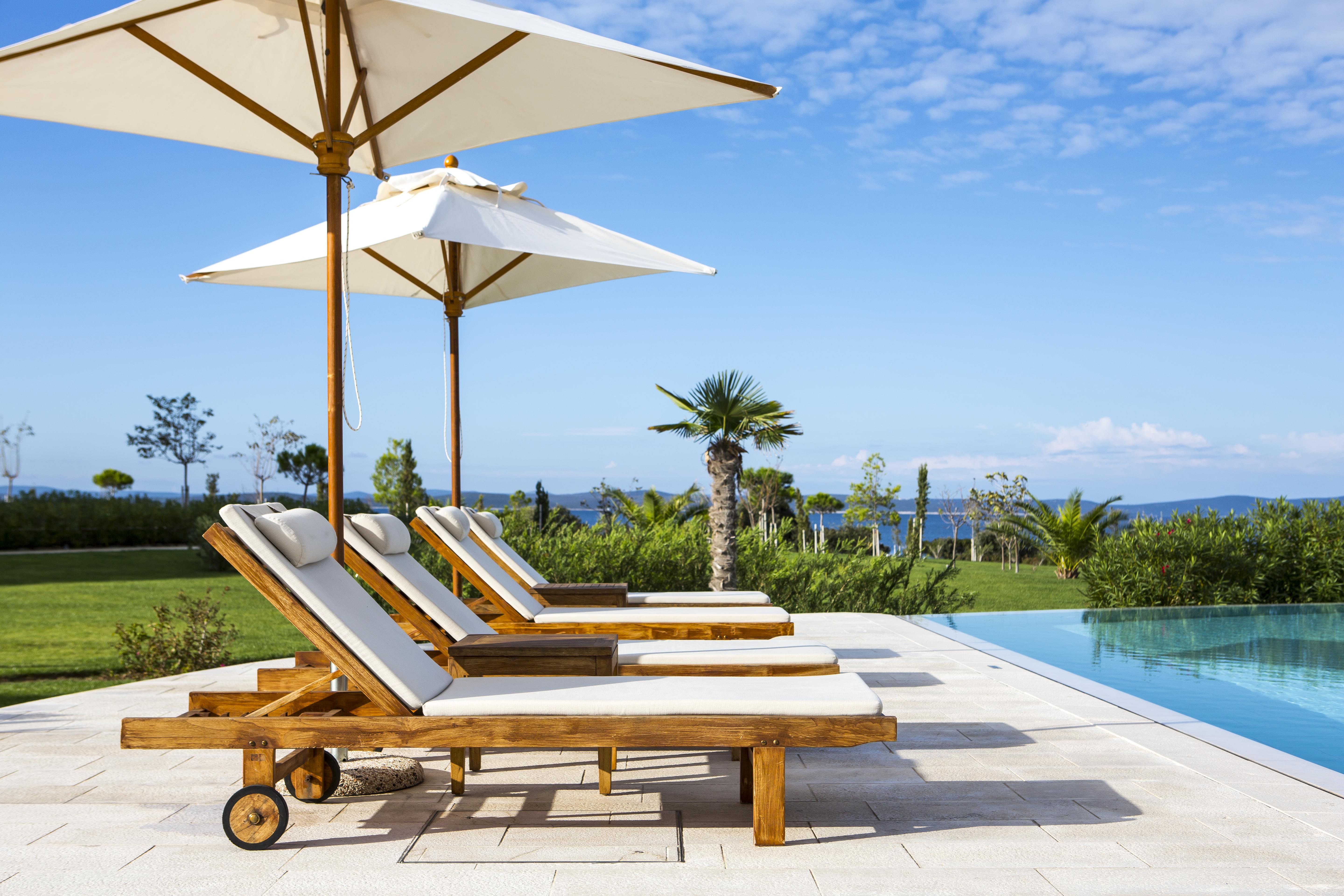 Falkensteiner Hotel & Spa Iadera Petrcane Ngoại thất bức ảnh A poolside lounge chair