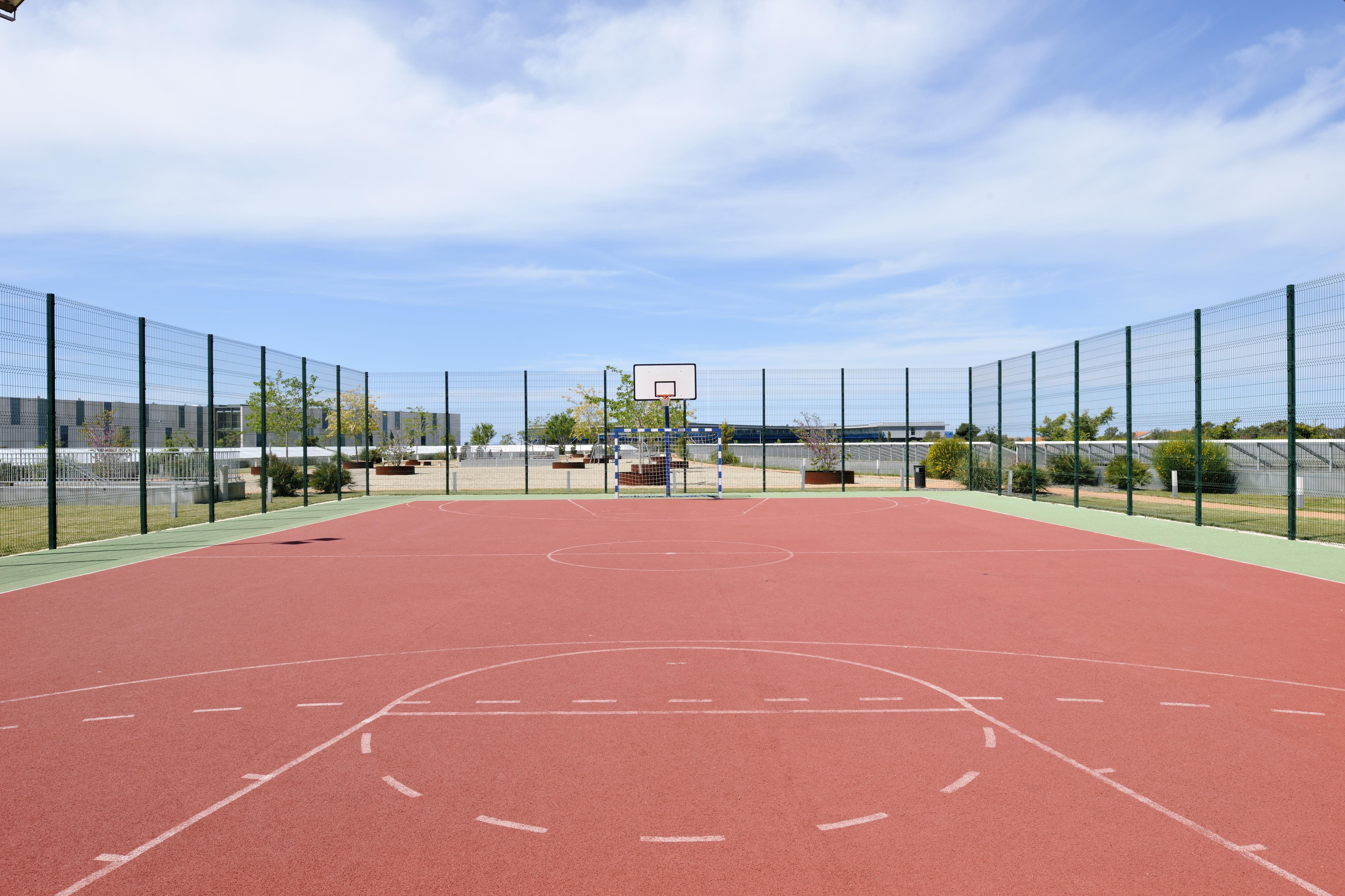 Falkensteiner Hotel & Spa Iadera Petrcane Ngoại thất bức ảnh Basketball court at the University of New England, Australia