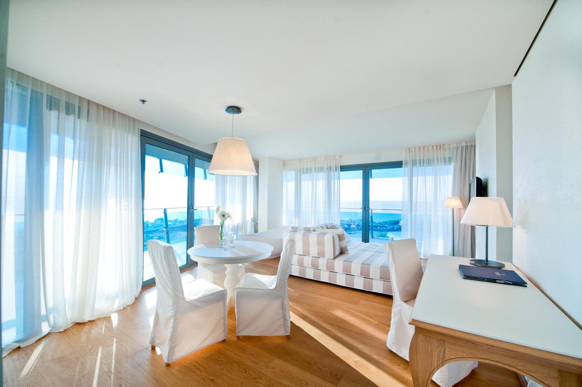 Falkensteiner Hotel & Spa Iadera Petrcane Phòng bức ảnh A suite at the hotel